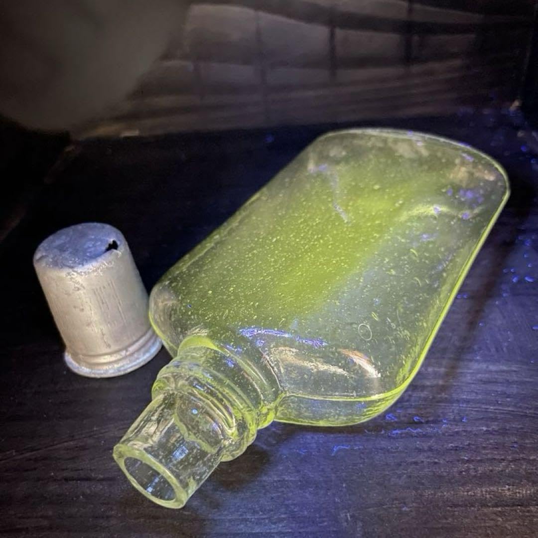 古い海綿入【ウランガラス　m1382 気泡ガラス　マンガンガラス　硝子　骨董】 古い海綿入【ウランガラス m1382 気泡ガラス マンガンガラス